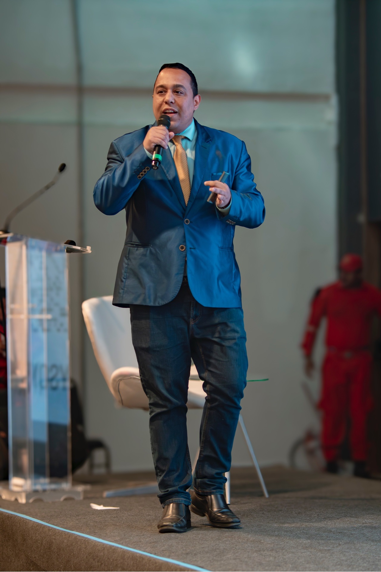 Dr. Tonyson no Palco com Microfone